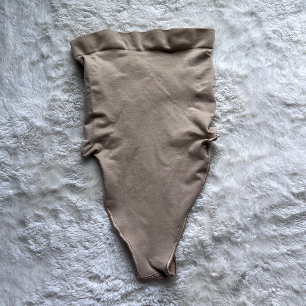 Skims Everyday Sculpt Thong Mid Waist Sand Tan Shapewear Size Small RN 158973